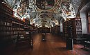 [OKIEM TYGODNIKA] O kropkach, przecinkach i okładkach – czyli biblioteka zamknięta