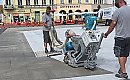 Granit z Chin znów pod śrutownicą. Niekończąca się historia płyty Starego Rynku