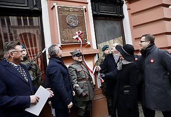 Tablice poświęcone Ojcom Niepodległości odsłonięte [ZDJĘCIA]