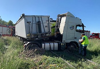 Zderzenie ciężarówki z lokomotywą w Bielawach