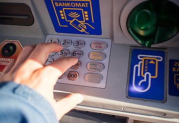 Niebezpieczne bankomaty. Możesz stracić pieniądze