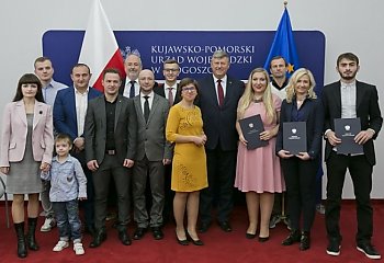 Polska ma 12 nowych obywateli. O paszport najczęściej występują Ukraińcy
