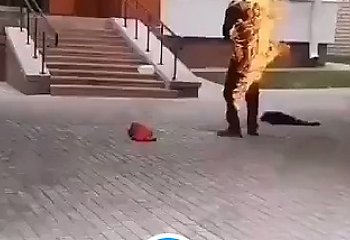 Szokujące nagranie z Białorusi! Podpalił się by świat pamiętał [+18]