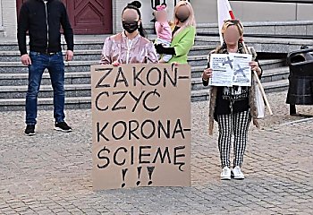 Protest przeciw „koronaściemie” w Toruniu