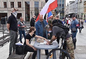 STOP ABSURDOM W BYDGOSZCZY - happening w obronie wartości narodowo-chrześcijańskich [ZDJĘCIA]