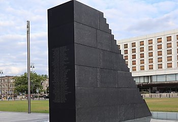Pomnik ofiar smoleńskich uległ dewastacji