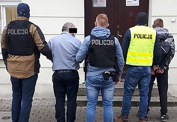 Koronowscy policjanci zatrzymali mężczyzn okradających firmy budujące drogę