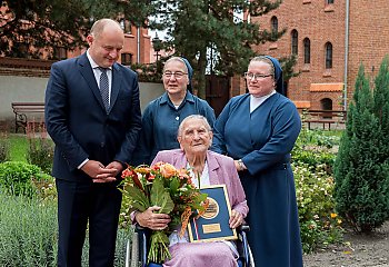 110-latka zakażona koronawirusem  jest już ozdrowieńcem