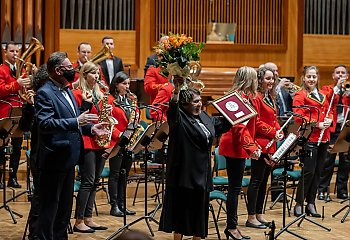 25-lecie orkiestry EMBAND. Dyrygent Ewa Makula odebrała Medal Unitas Durat