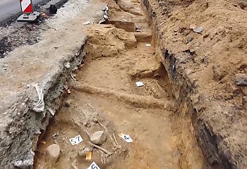 Zobacz niesamowite ujecia z prac archeologicznych na Zbożowym Rynku [VIDEO]