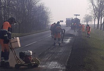 Trwają pozimowe naprawy dróg w regionie [HARMONOGRAM ROBÓT]