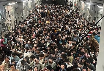640 osób w 140 miejscowym samolocie.  Dramatyczne sceny z Afganistanu