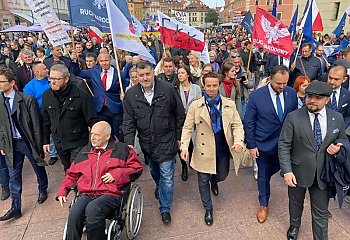 Ulicami Warszawy przeszedł Marsz Wolności i Suwerenności [ZDJĘCIA]