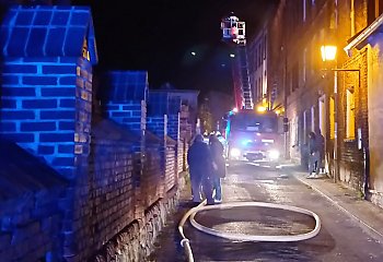 Chełmscy policjanci pomogli mieszkańcom płonącej kamienicy