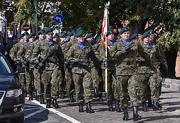 Nieoficjalnie: wojsko, służba zdrowia i pracownicy DPS z obowiązkiem szczepień