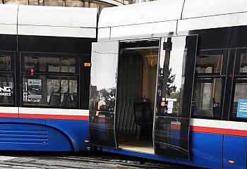 Awaria na skrzyżowaniu Focha z Gdańską.  Tramwaj wyskoczył z torów, ruch wstrzymany