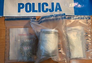 Ponad 700 gramów narkotyków zabezpieczyli policjanci w mieszkaniu w Kcyni