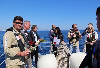 Stowarzyszenie Wypraw Wrakowych oddało hołd marynarzom z ORP Kujawiak. Otrzymali też medale [GALERIA]