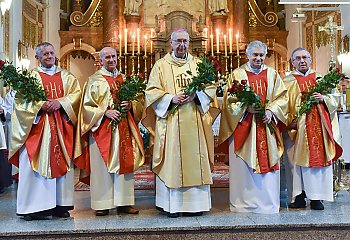 49 lat w służbie Bogu i ludziom. Kapłani dziękowali Bogu za dar powołania [ZDJĘCIA]