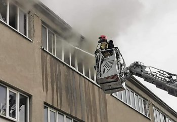 Pożar hurtowni papierniczej na ul. Szajnochy w Bydgoszczy