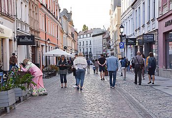 „Długi Spacer” ulicami Starego Miasta przyciągnął wielu bydgoszczan [ZDJĘCIA]