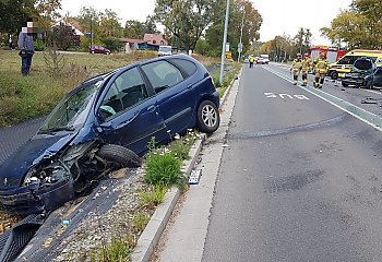 Zderzenie czołowe dwóch samochodów na ul. Gdańskiej [ZDJĘCIA]