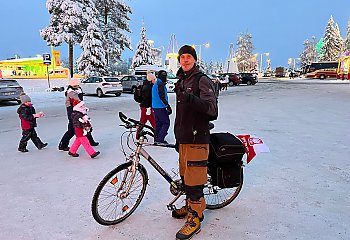 Grzegorz Stenka podczas zimowej wyprawy. Chce rowerem przejechać Europę dookoła