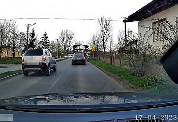 Bardzo niebezpieczne manewry na drodze [VIDEO]