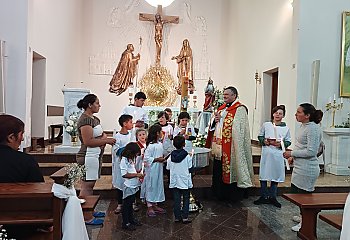 Kolejne chrzty Romów w ośrodku dla uchodźców Parafii św. Jana Pawła II we Lwowie