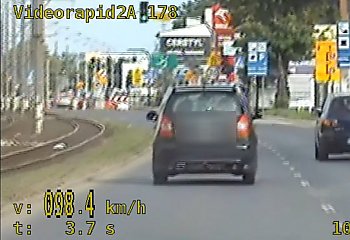 Kierowca, rażąco łamiący przepisy, wyeliminowany z dróg przez policjantów z bydgoskiej grupy Speed [WIDEO]