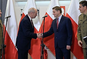 Macierewicz dziękuje Kownackiemu „za wierną służbę ojczyźnie”