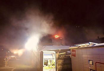   Pożar stolarni w Niemczu pod Bydgoszczą. Z ogniem walczyło 11 zastępów