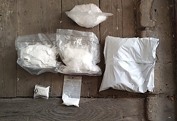 Bydgoszczanin odpowie za posiadanie niemal 2,5 kg narkotyków. Trafił do aresztu na trzy miesiące