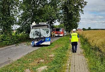 Policja wyjaśnia okoliczności wypadku autobusu