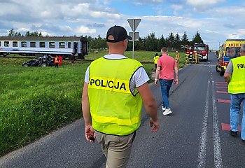 Zginęła na przejeździe kolejowym. Zderzenie audi z pociągiem