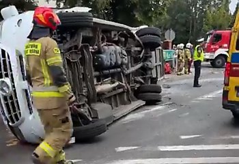 Autobus zderzył się z osobówką w Lubrańcu. 11 osób zostało rannych