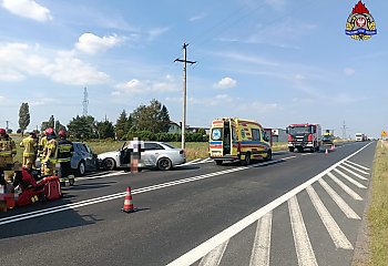 Karambol z udziałem busa i dwóch aut osobowych na DK91