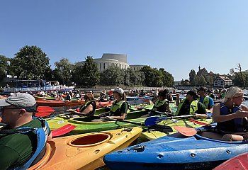 Epickim spływem kajakarze uczcili jubileusz Kanału Bydgoskiego 