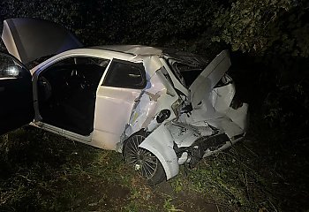 Wypadek w Makowiskach pod Bydgoszczą. Ciężarówka wjechała w tył osobówki