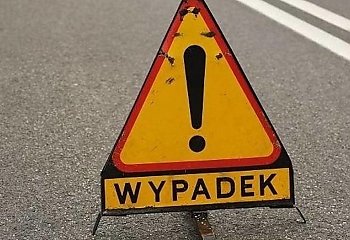 Tragiczny wypadek w Bydgoszczy. Auto uderzyło w drzewo, zginął młody kierowca