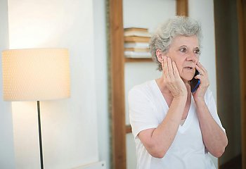 Straciła oszczędności życia. Oszuści przekonali seniorkę, że jej córka spowodowała wypadek