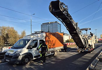 Zmiany w komunikacji i frezowanie nawierzchni mostu Bernardyńskiego