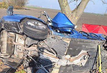 Śmiertelny wypadek z udziałem BMW w Cieślinie. Policja szuka świadków