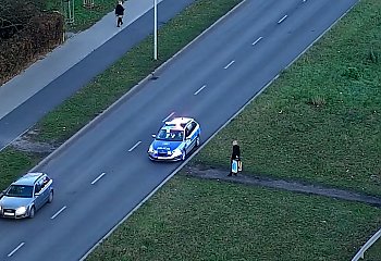 Na Solskiego piesi łamią przepisy. Policja łapie, ale tam po prostu brakuje przejścia [WIDEO]