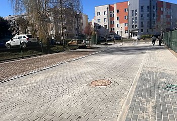Ulica Gersona z nową nawierzchnią i zielenią. Inwestycja dzięki mieszkańcom Górzyskowa