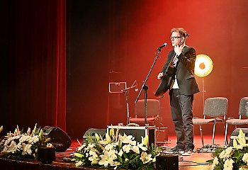Muzyczna podróż „Parę chwil z wieczności” – wyjątkowy koncert Dominika Żulickiego w Światłowni