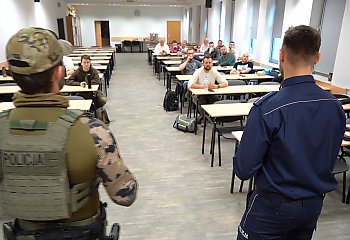 Agresywny pacjent, paralizator, broń. Nowe szkolenie ratowników w Bydgoszczy!