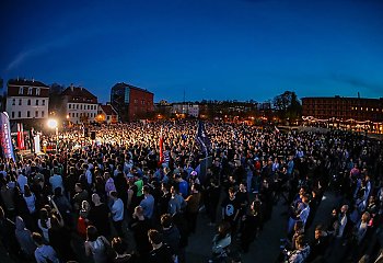 Mentzen w Bydgoszczy: tłumy młodych i nietypowe zakończenie spotkania