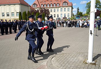 Nowi stróże prawa przysięgli nawet oddać życie! Zobacz, gdzie trafią świeżo zaprzysiężeni policjanci z Kujawsko-Pomorskiego [ZDJĘCIA]