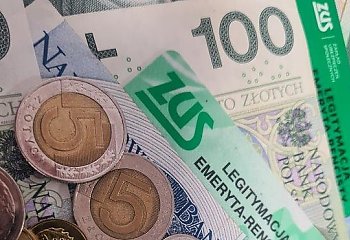 Rodzina zatrzymała emeryturę po zmarłym. Czy ZUS może się o nią upomnieć?